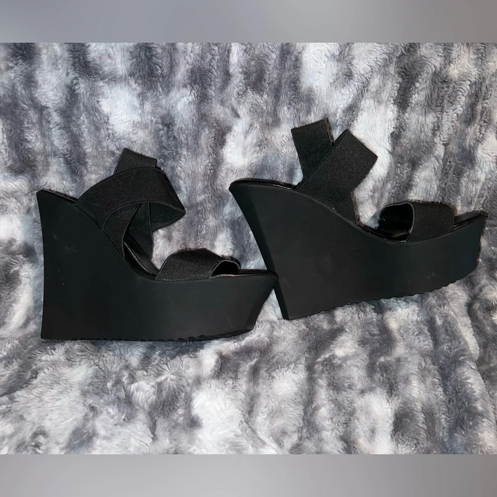 Candie’s platform sandals - Picture 2 of 5